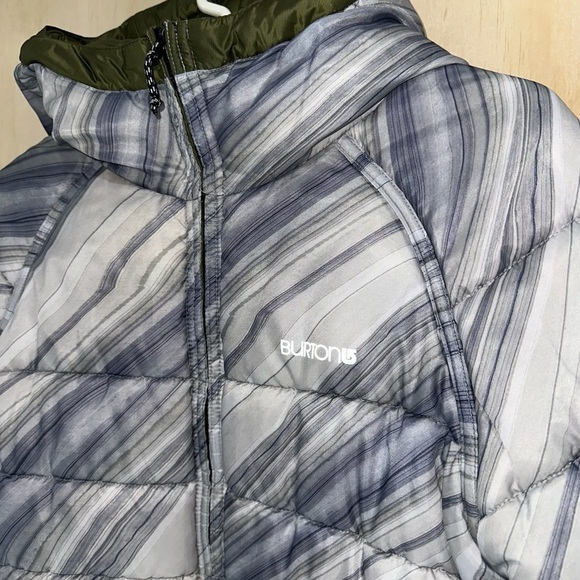 Burton women’s reversible puffer jacket size medium - Picture 12 of 16